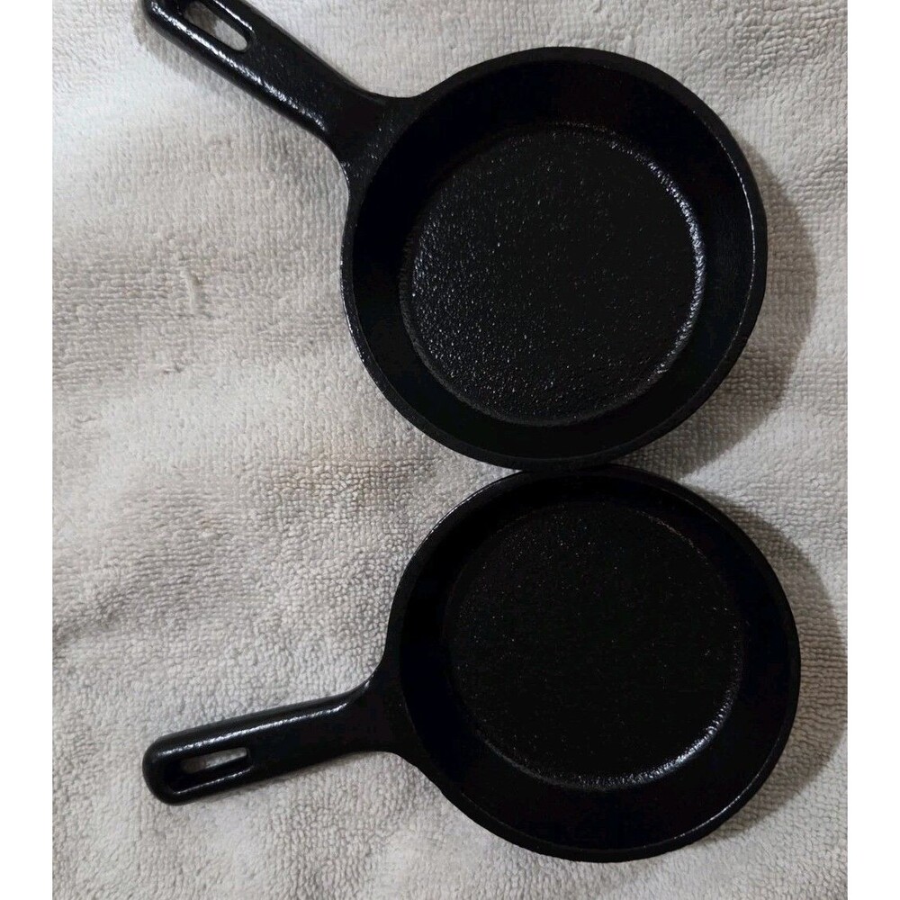 Miniature Cast Iron Skillets Set Of 2 Country Wall Hanging Or Spoon Rest